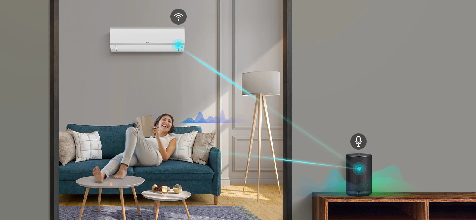 Tri ikonice na vrhu naznačavaju da postoje tri slike u karuselu. Prva ikonica, označena sa „Voice Control”, svetli crveno. Čovek stoji u kuhinji i kuva. Linije zvučnog talasa pojavljuju se pored njega, a zatim se linija pojavljuje iz njega ka AI zvučniku na pultu i ikonica mikrofona se pojavljuje iznad zvučnika. Linije zvučnog talasa pojavljuju se oko zvučnika i linija iz zvučnika ka rerni. Ikonica Wifi pojavljuje se iznad rerne.