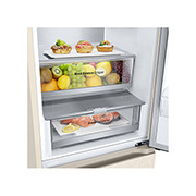 LG 387L, Pastki muzlatkich kamerali sovitkich | LG Uzbekistan, верхняя морозильная камера открыта с прикрепленной системой льда Spaceplus и хранит продукты, GC-B509FEPW, thumbnail 6