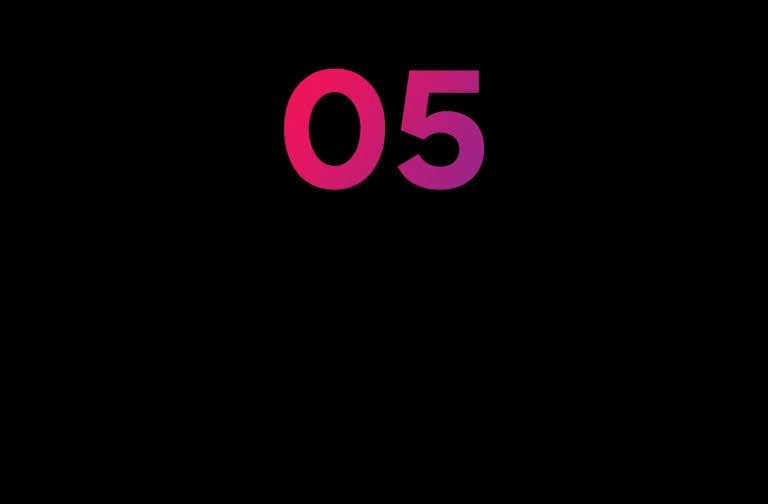 На тёмном фоне написано число "05"