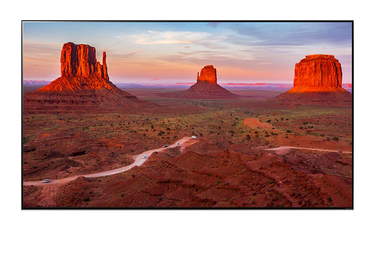 Экран телевизора с великолепным пейзажем, демонстрирующий точность изображения под любым углом (просмотр видео).