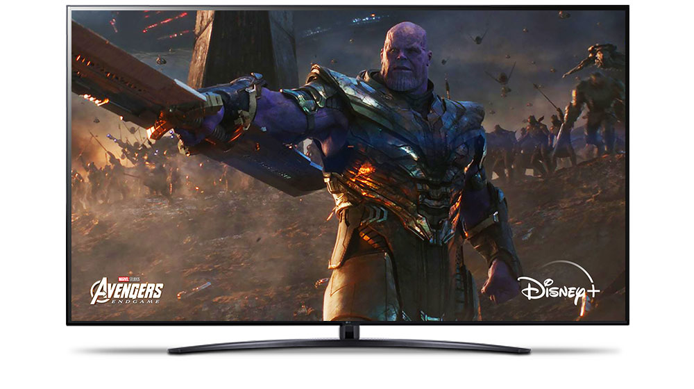 Экран со сценой из фильма «Мстители: Финал». Ниже показана диаграмма с двумя изображениями, разделенными для демонстрации разницы контраста.