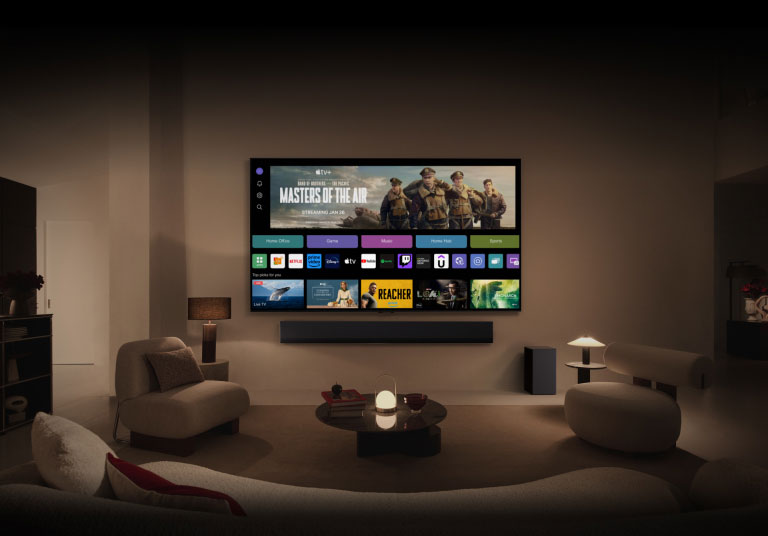 "Главный экран операционной системы webOS 24 с категориями «Домашний офис», «Игра», «Музыка», «Домашний хаб» и «Спорт». В нижней части экрана отображаются персональные рекомендации в разделе «Лучшие рекомендации для вас».	  "