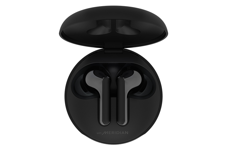 Вид сверху двух продуктов Tone Free на белом фоне. Оба чехла открыты.