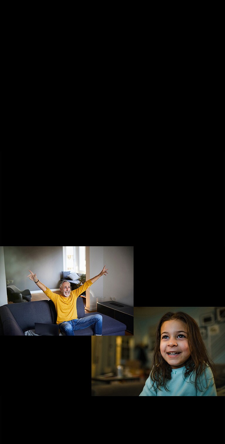 Дедушка сидит на диване в гостиной и с большим удовольствием смотрит на что-то в левом верхнем углу изображения. Девочка с удовольствием смотрит на что-то на экране.