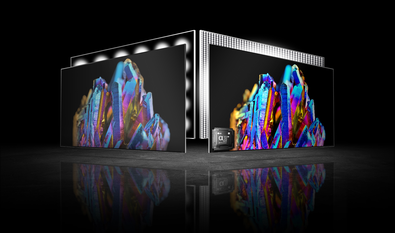 Слева и справа два телевизора. На каждом телевизоре одинаковые изображения цветного кристалла. Изображение слева немного бледное, а изображение справа очень яркое. На изображении справа в левом нижнем углу телевизора показана микросхема процессора.