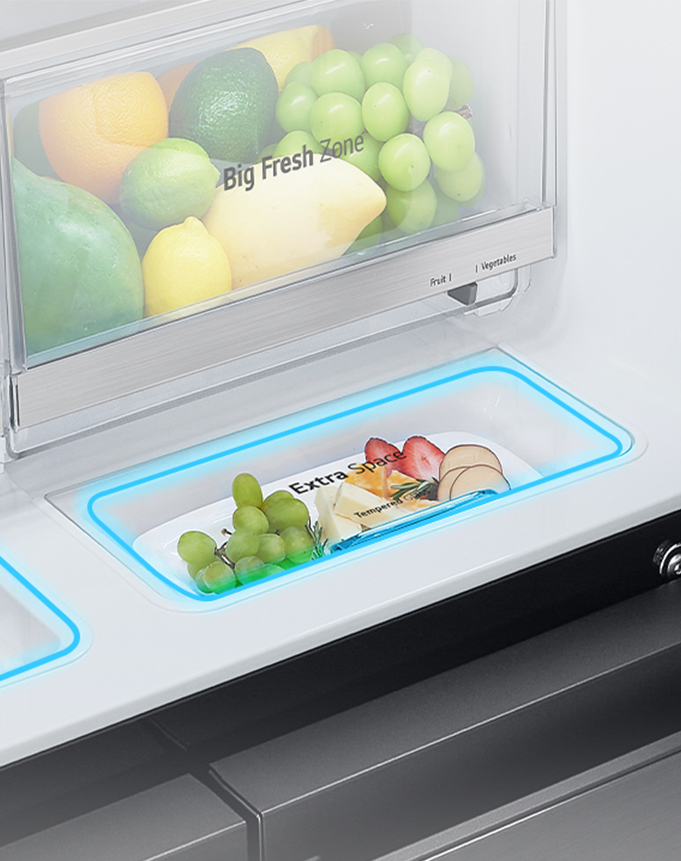 Крупный план дополнительного пространства внутри холодильника