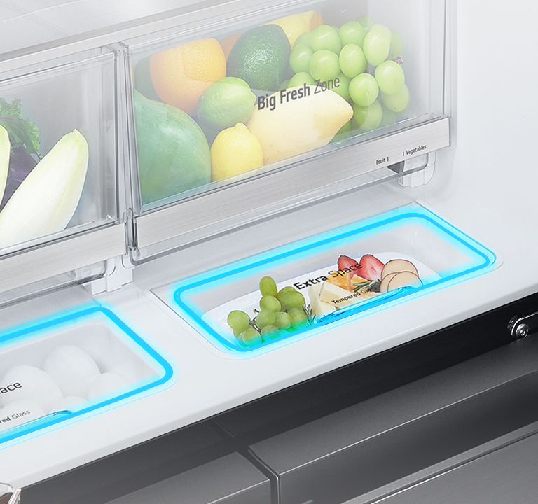 Крупный план дополнительного пространства внутри холодильника