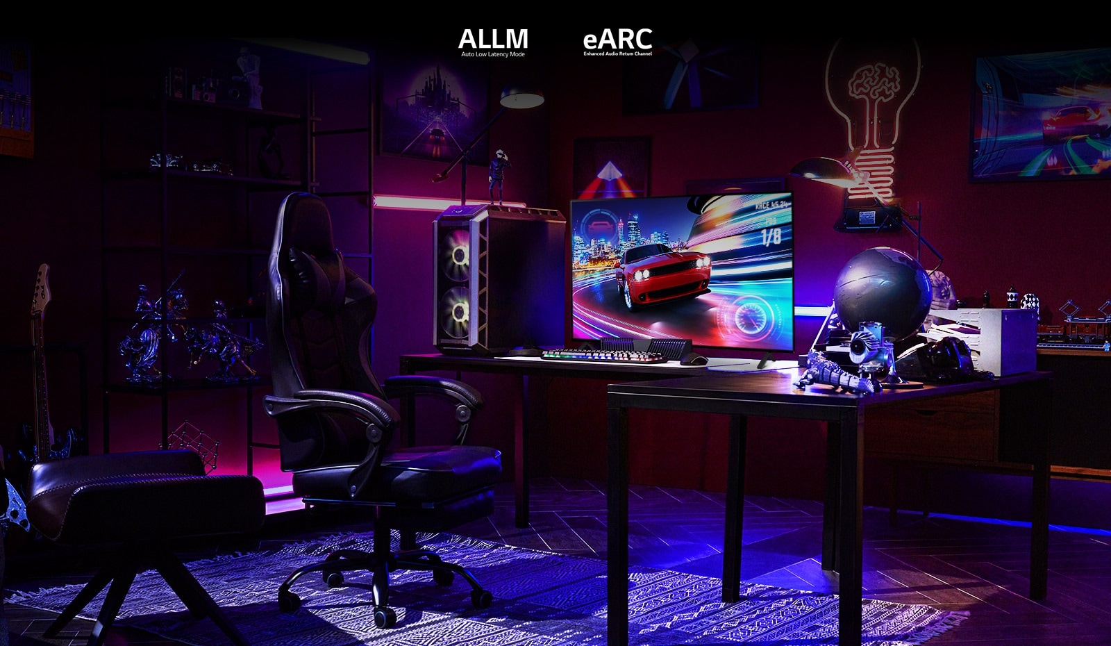 Một anh chàng chơi một trò chơi lái xe trong một phòng chơi game với ánh sáng RGB màu hồng, xanh dương và tím, và một bộ sưu tập các nhân vật hành động.