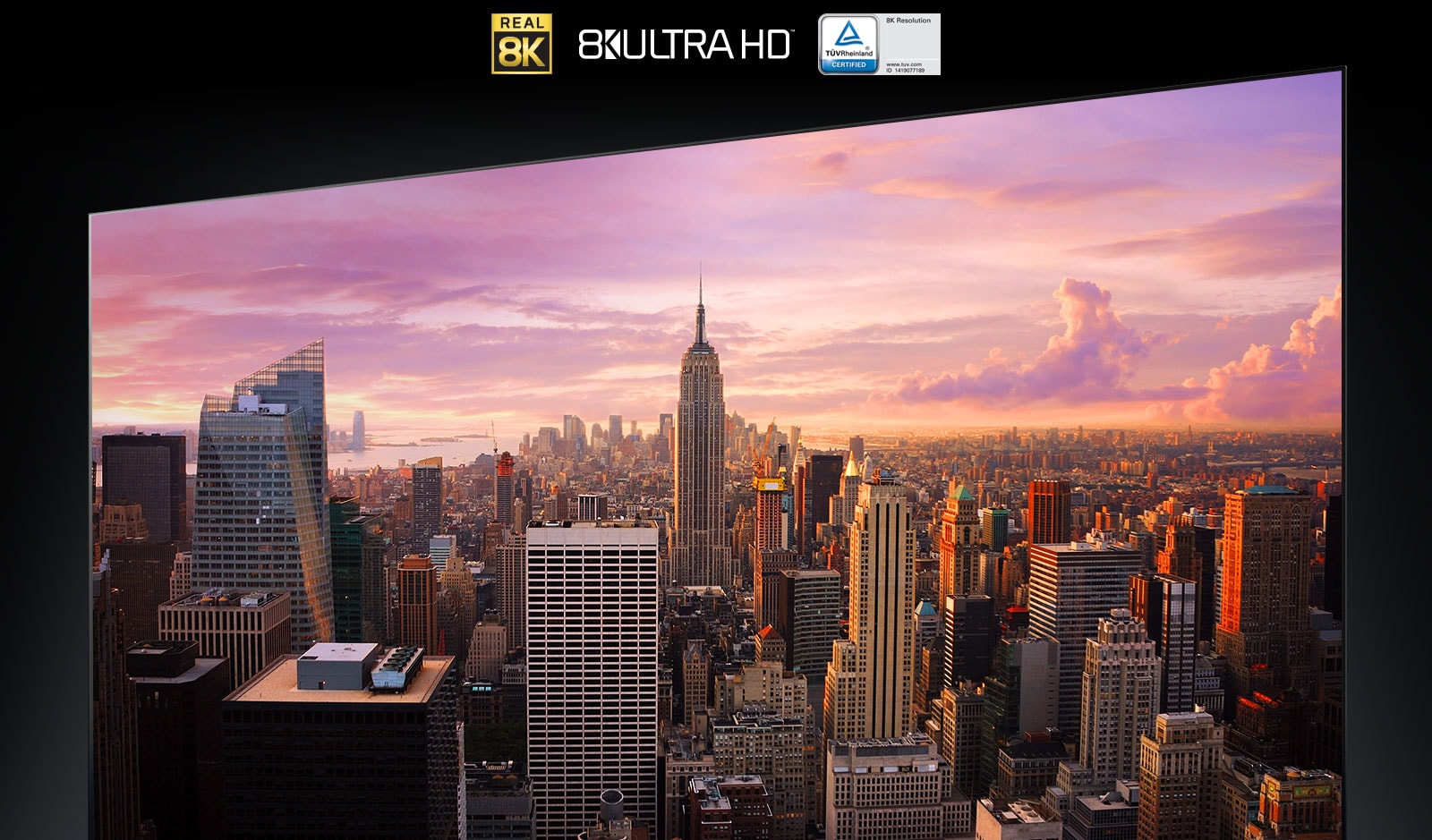 Bức tranh toàn cảnh thành phố New York trên màn hình TV