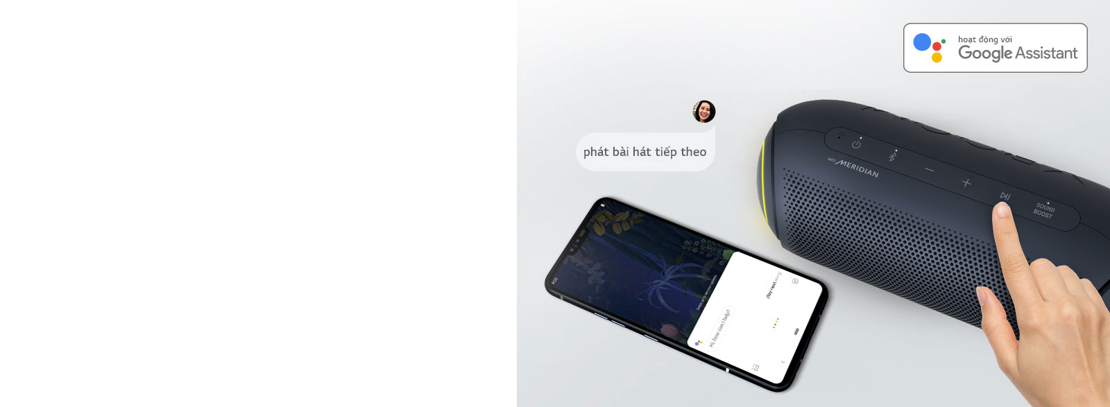 Một bàn tay đang nhấn nút trên loa LG XBOOM Go. Một chiếc điện thoại thông minh đang đặt bên cạnh. Có bong bóng thoại hiện ra. Logo của Google được đặt ở góc trên bên trái.