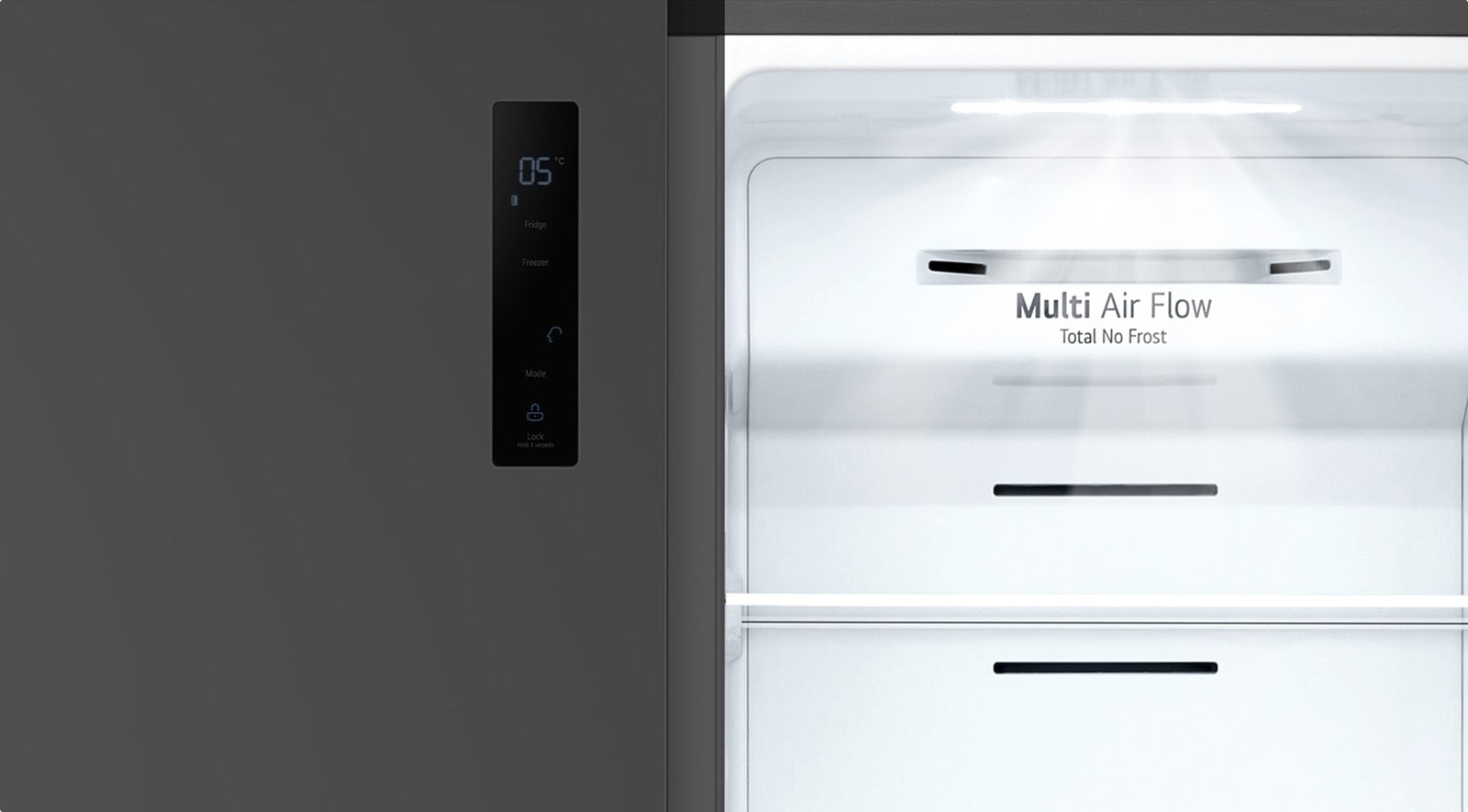Đèn màu trắng đang chiếu bên trong tủ lạnh.