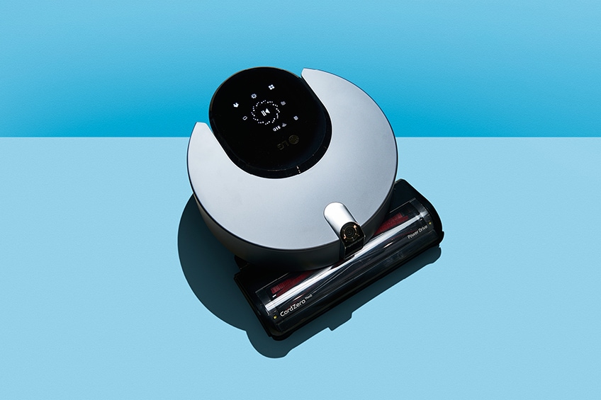 Robot hút bụi LG CordZero R9 ThinQ hiển thị trên nền màu xanh lam