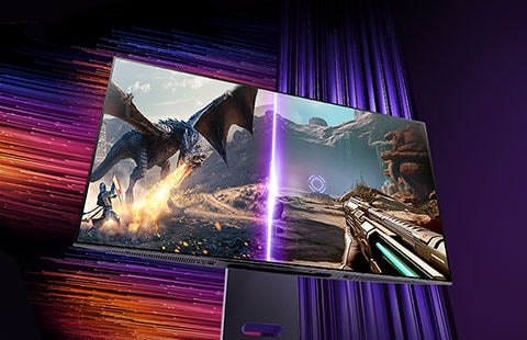 På den delade UltraGear-skärmen visar den vänstra sidan ett spel med kämpande dinosaurier, medan den högra sidan visar en shooter.