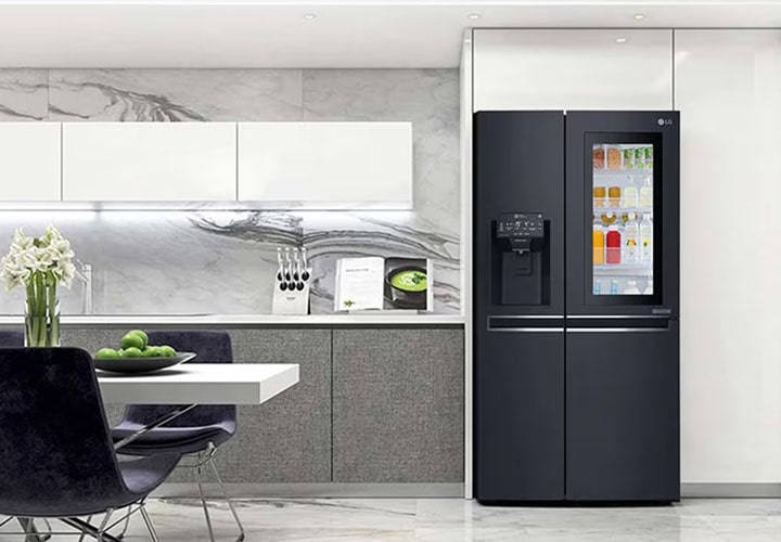 LG InstaView™ American Style Fridge Freezer in Matte Black
