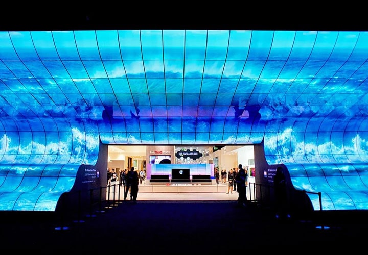 The OLED Falls was the hero exhibition at IFA 2019 for LG, with 260 55" OLED panels coming together for the beautiful show | More at LG MAGAZINE