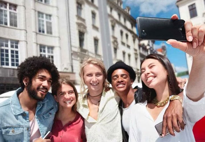 Group of friends taking selfie with new lg q6 with its wide angle selfie feature.