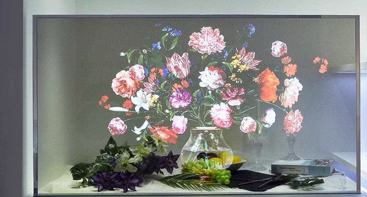 Make your signage shine with LG OLED displays