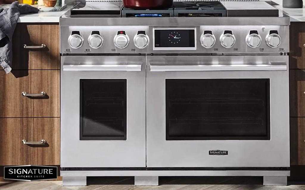 A full view of lg signature kitchen suite dual-fuel pro range.