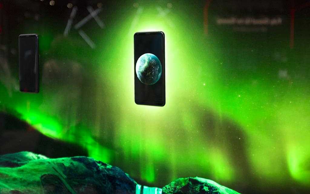 LG V30 smartphone on Aurora.
