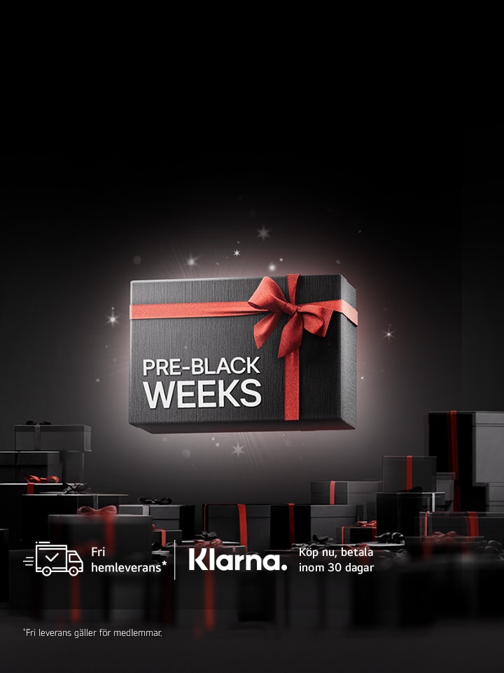 En reklambild med en svart presentask med rött band och rosett som svävar i mitten. På asken står texten "PRE-BLACK WEEKS". Bakgrunden är mörk med gnistor, och flera svarta och röda presentaskar syns längst ner i bilden. Längst ner finns Klarna-loggan och text om att handla nu och betala om 30 dagar.