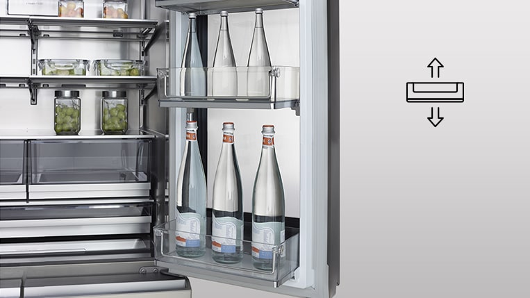 Door-in-Door-hylderne i InstaView-døren i LG SIGNATURE Køleskabet er fyldt med flasker i forskellige højder.
