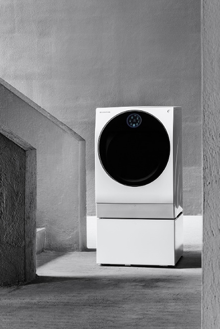 lg signature washing machine is laid with a stair structure on the left side of it