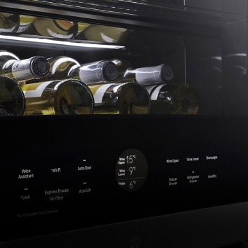 Straight-on image of the LG SIGNATURE Wine Cellar showing the glass front. (Image that appears when you hover the mouse over it)