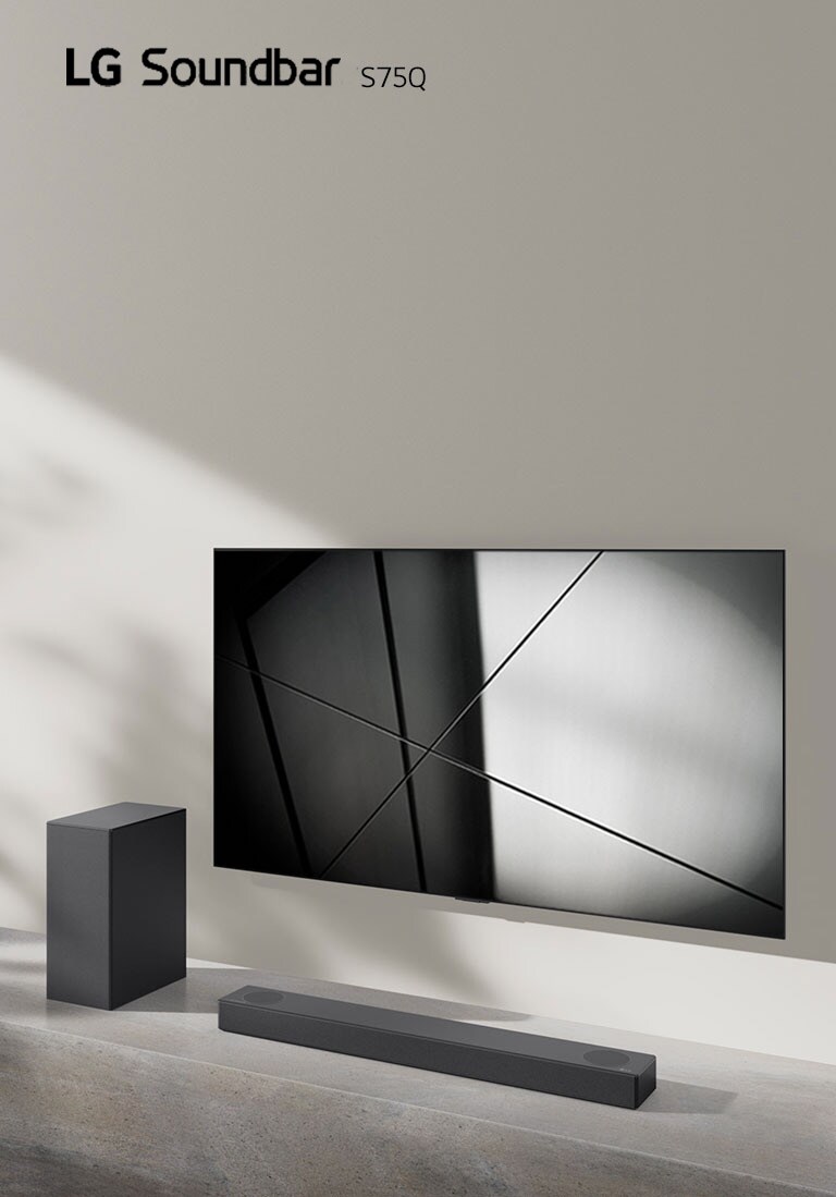 Το LG sound bar S75Q και μια τηλεόραση της LG τοποθετημένα μαζί στο σαλόνι. Η τηλεόραση είναι αναμμένη και εμφανίζει ασπρόμαυρη εικόνα.
