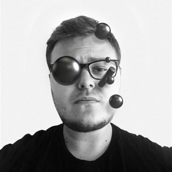 Foto in bianco e nero di Peter Tarka con varie sfere intorno alla testa.