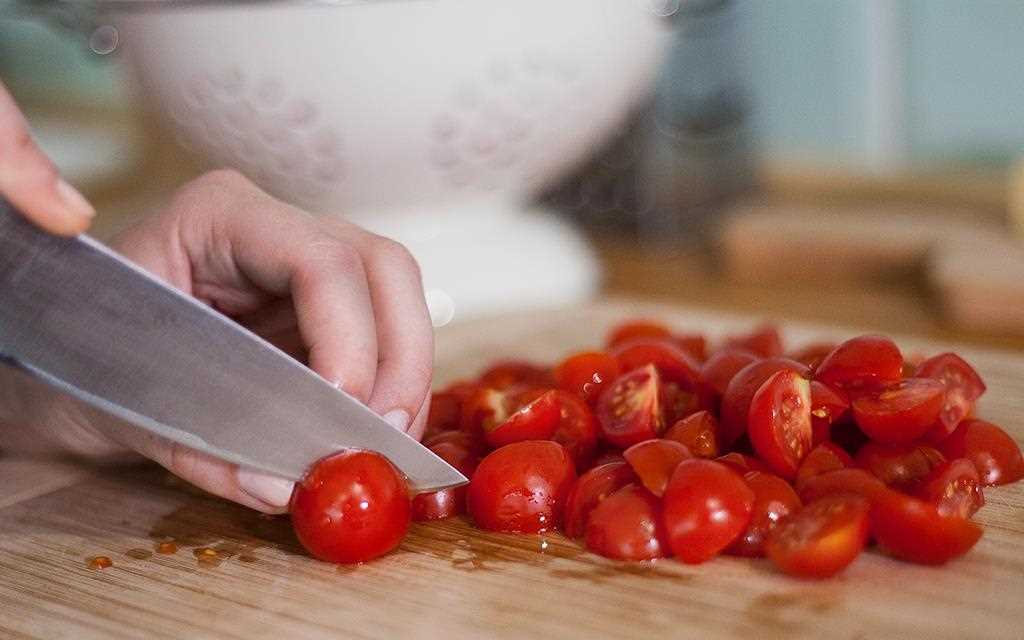 LG's vegan chef chops the tomatoes in preparation for a Tomato Quiche, all made in the NeoChef microwave | More at LG MAGAZINE