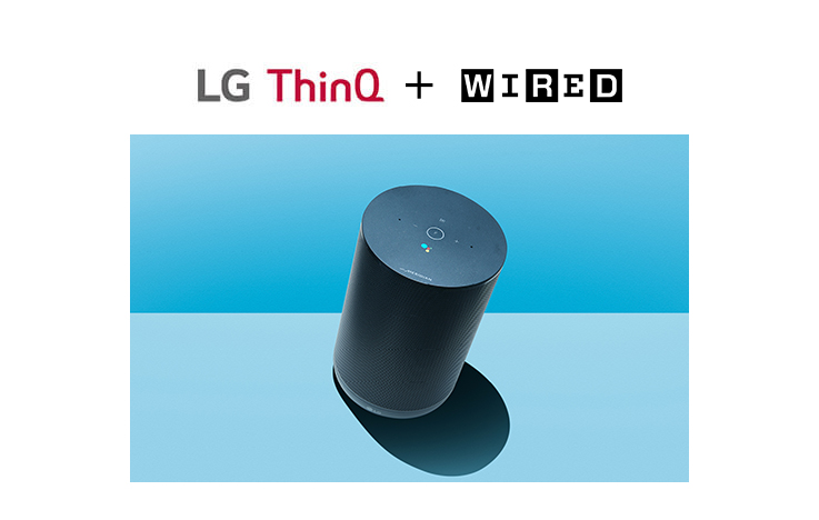 Колонка LG XBoom AI ThinQ на синем фоне